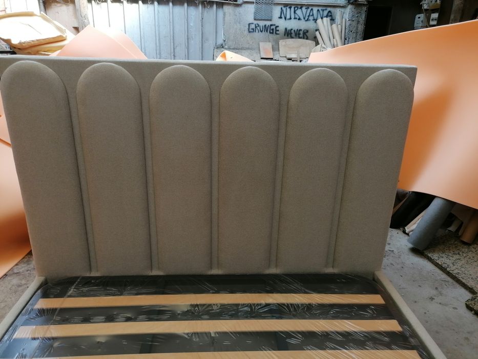 Cama nova estofada a tecido