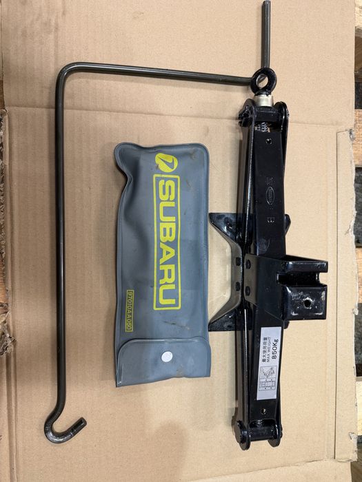 Оригинал домкрат Subaru Foruster