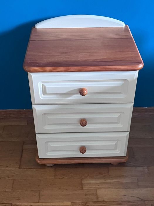 Mesa de Cabeceira com 3 Gavetas – Branco e Madeira