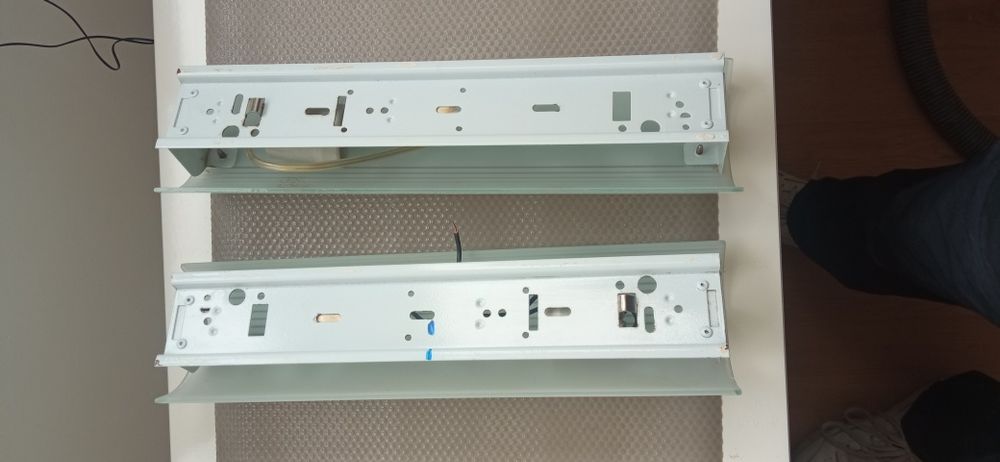 Apliques em vidro branco, tubulares bom estadopar