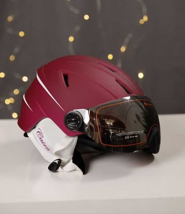Nowy kask narciarski snowbordowy z przyłbicą,,blendą.Firmowy Cairn