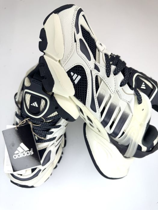 Кроссовки Adidas НОВЫЕ - 42 размер в НАЛИЧИИ