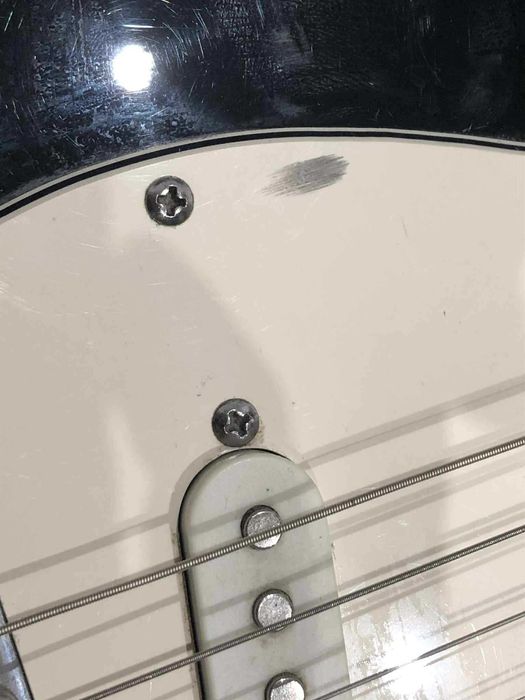 Gitara elektryczna ze wzmacniaczem i dodatkami