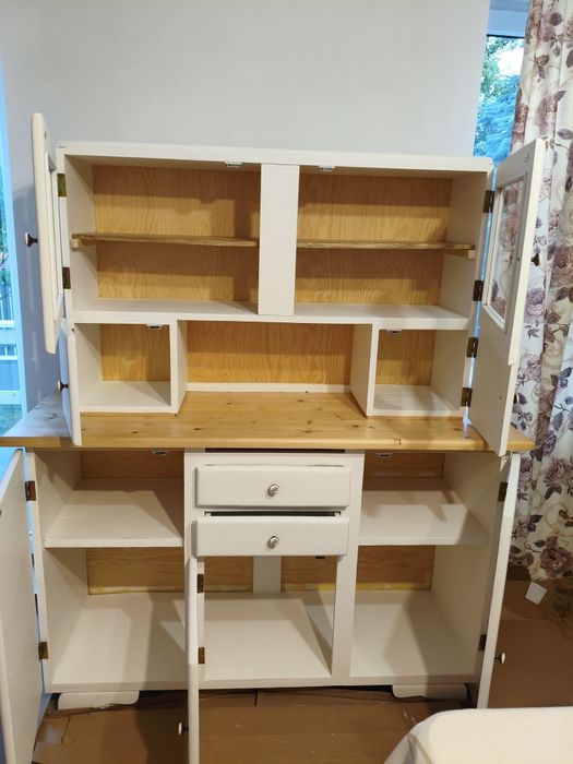 Kredens PRL po renowacji