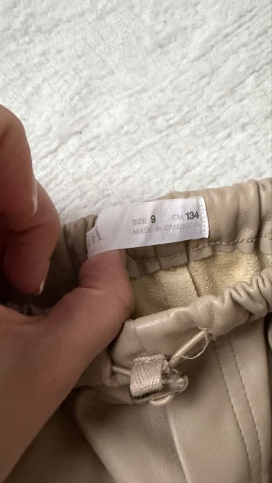 Zara spodnie balonowe eko skóra 134 9l beżowe nude modne wygodne