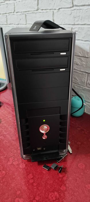Персональний комп'ютер Intel Core 2, 4.00 ГБ. NVIDIA GeForce 8600 GT