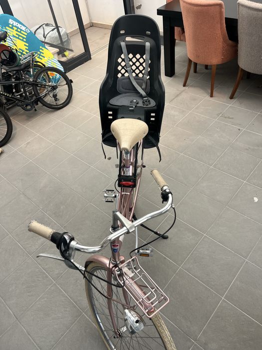 Bicicleta com mudancas e cadeira de transporte bebe