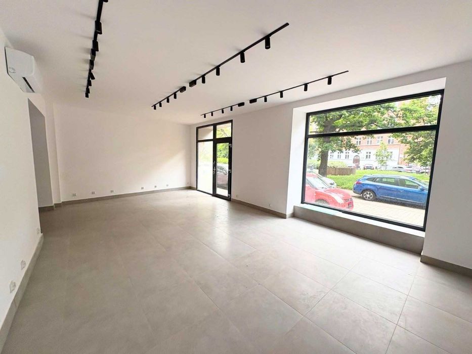 Okazja! Nowy lokal 82m2 po remoncie, duże witryny, miejsca postojowe.