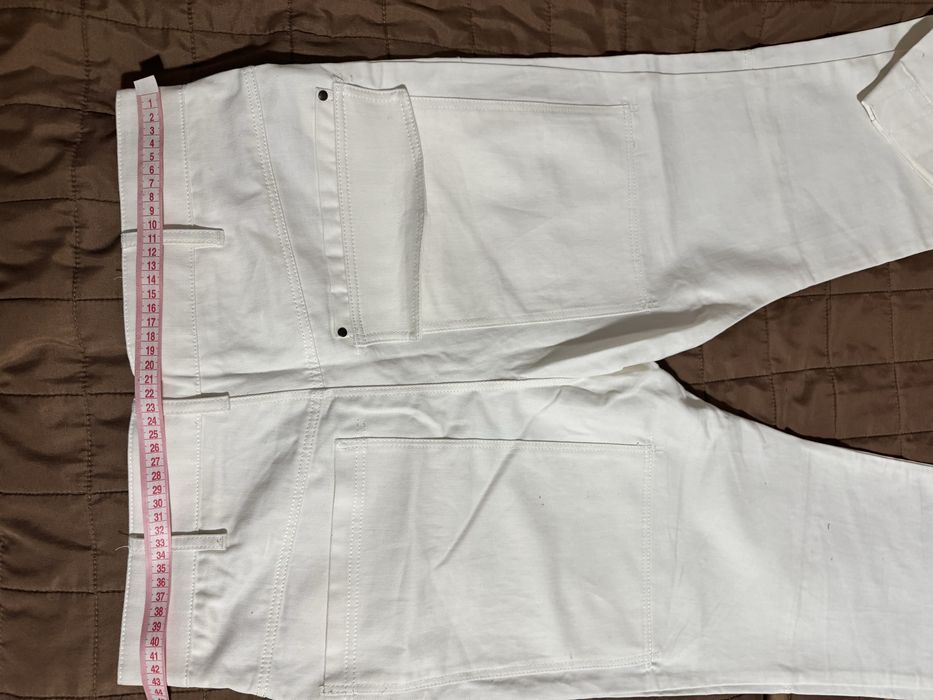 Бавовняні штани від бренду Mango