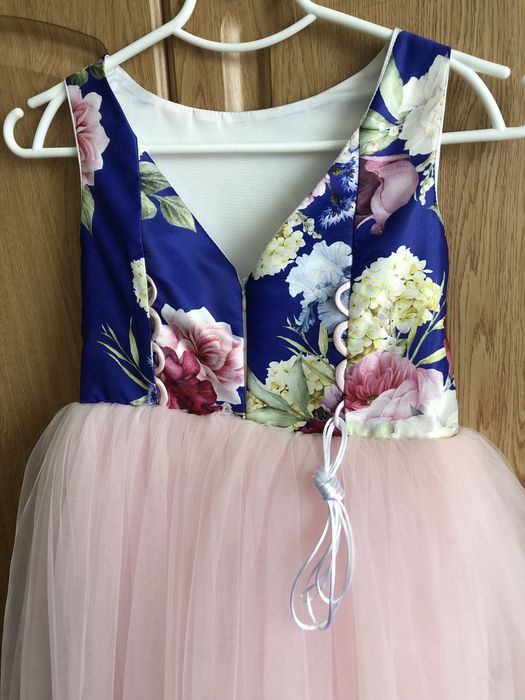 Сукня рожева з квітковим принтом, для дівчинки 128-134, святкова пишна