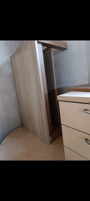 Komoda meble stół
