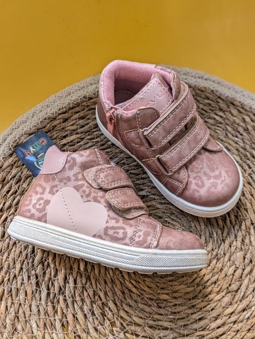 Чобітки, хайтопи, кросівки