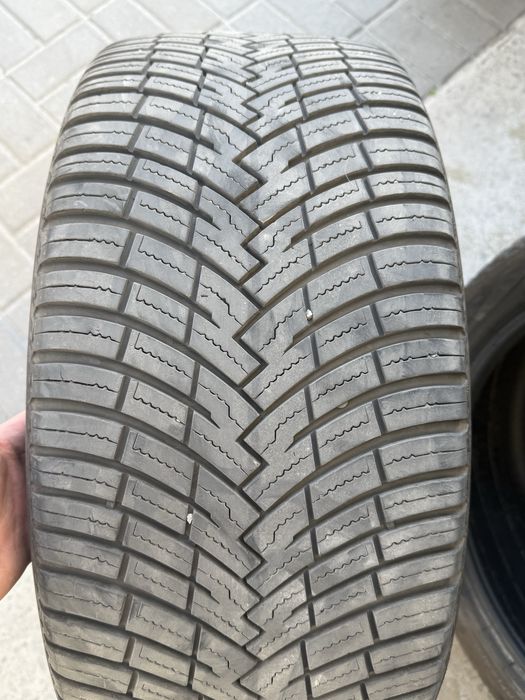 Pirelli 245/35/19 Всесезонные