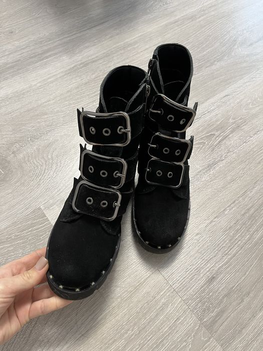 Продам осінні чоботи