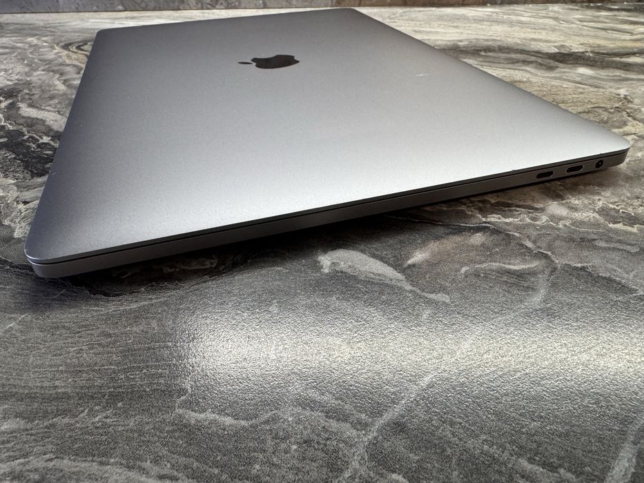 MacBook Pro 2017 “15/i7/SSD512Gb/16Gb A1707 Radeon Prp 560 АКБ 14Ц