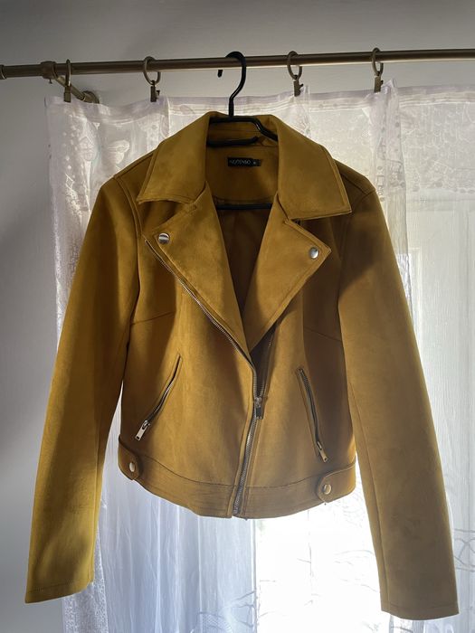 Zamszowa ramoneska w kolorze musztardowym