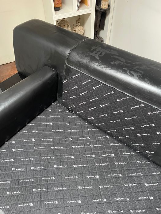 Sofá moderno cabedal preto