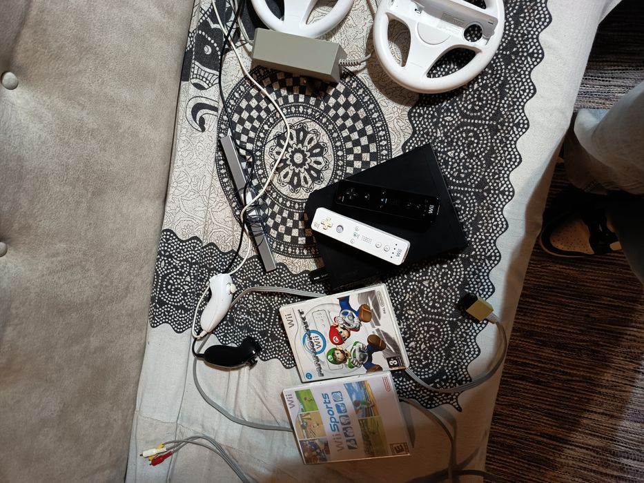 Nintendo Wii Desbloqueada + 2 Comandos + 2 Volantes + Jogos