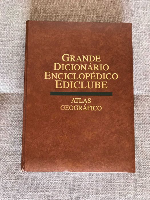 Vários livros sobre cultura e viagens