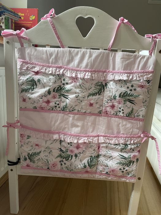 Organizer na łóżeczko dla dziewczynki