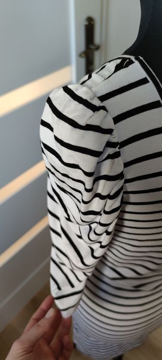 Sukienka biała w czarne paski Amisu rozmiar M/38/10 bufiaste rękawy