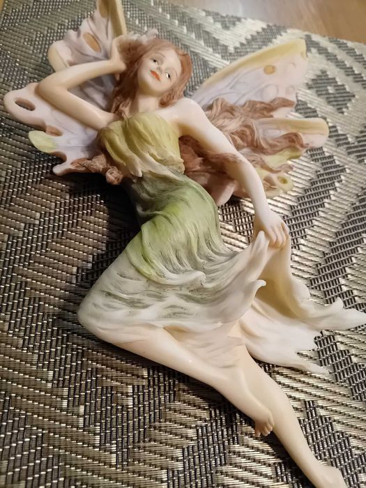 Sprzedam  figurkę  kobiet