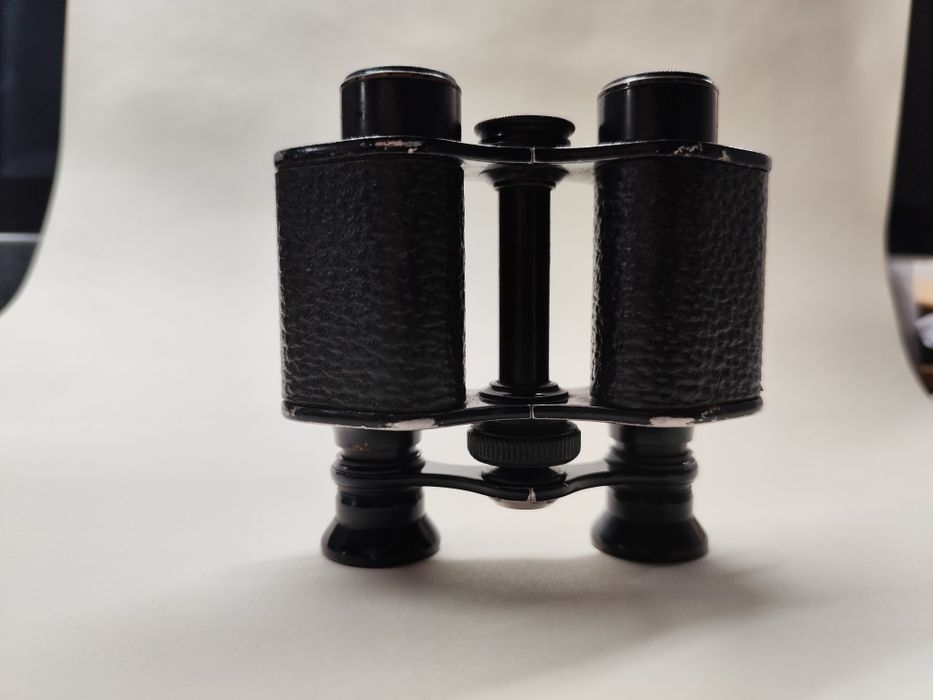 Binóculos muito antigos marca Russell London