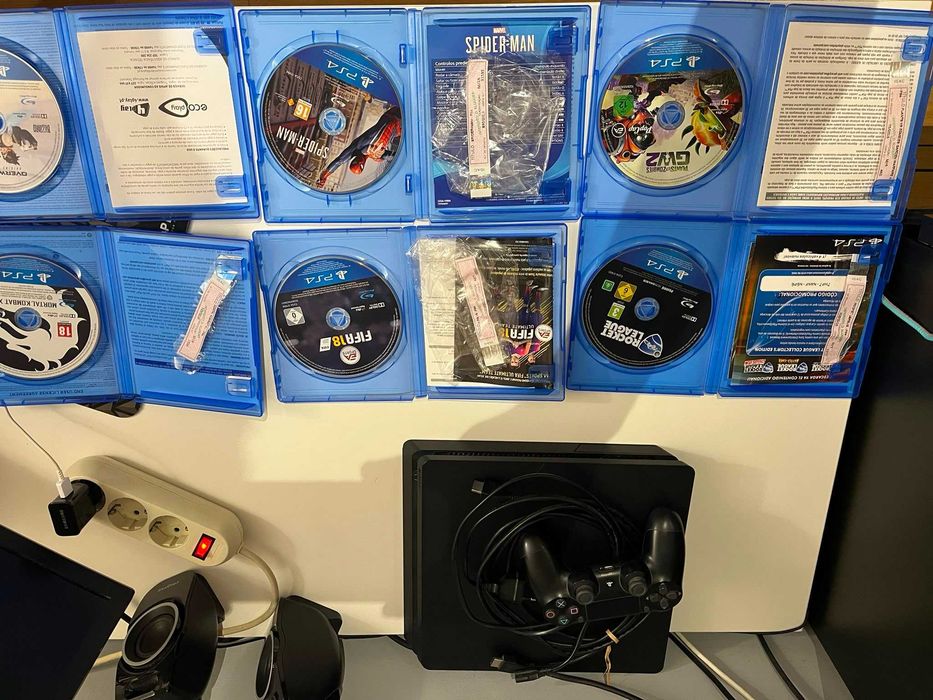 PlayStation 4 Slim 500GB + Comando + Cabos