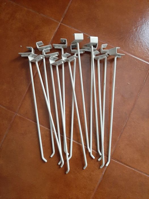 Ganchos para prateleiras