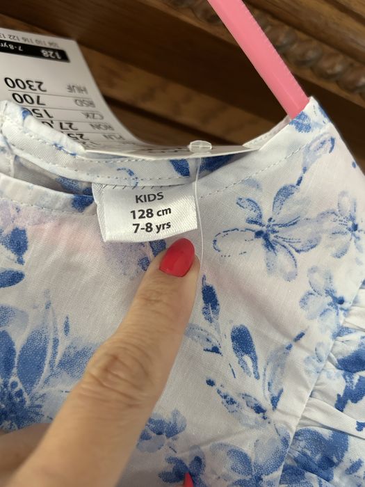 Letnia sukienka w kwiaty roz.128 nowa
