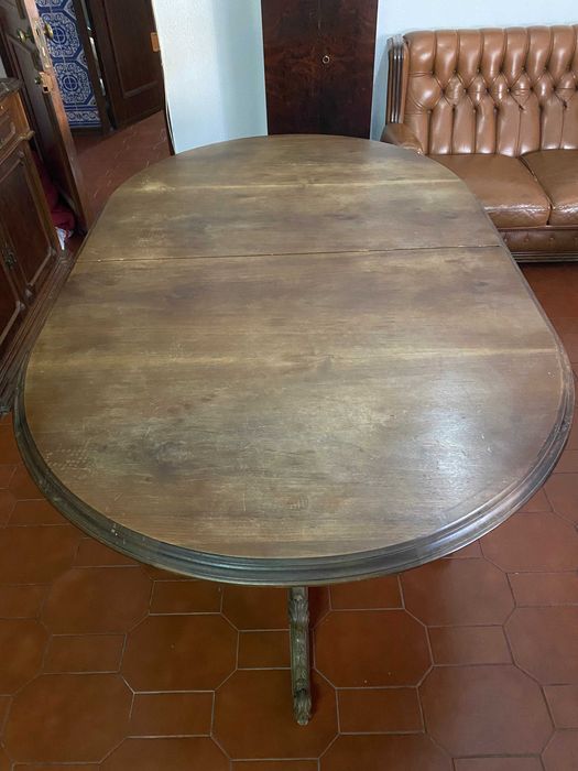Bela mesa antiga de madeira maciça. Antiguidade. 8 lugares. 188.50cm