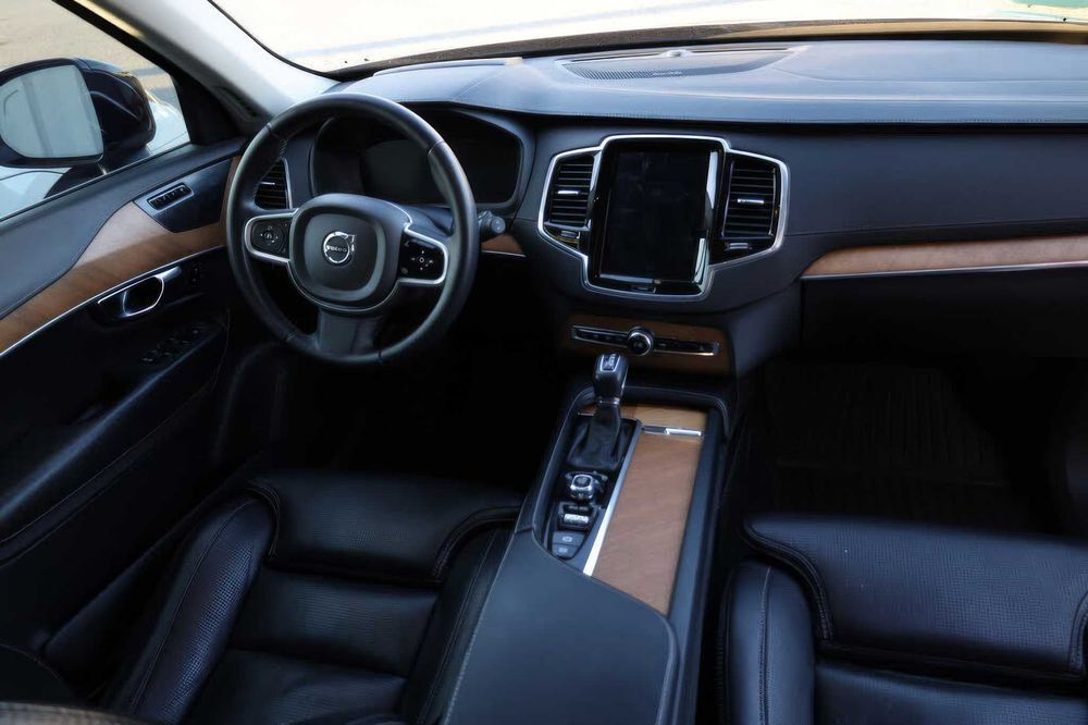 Volvo XC90      2019