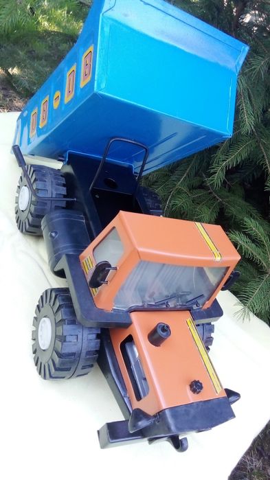 Машина игрушечная БМЗ (Брянск). Металл.