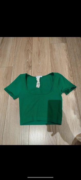 Bluzka crop top zielony dekolt Stradivarius viral