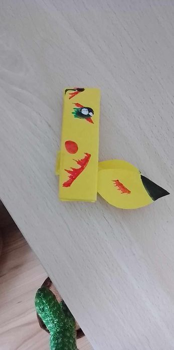 Mini Pikachu na palec