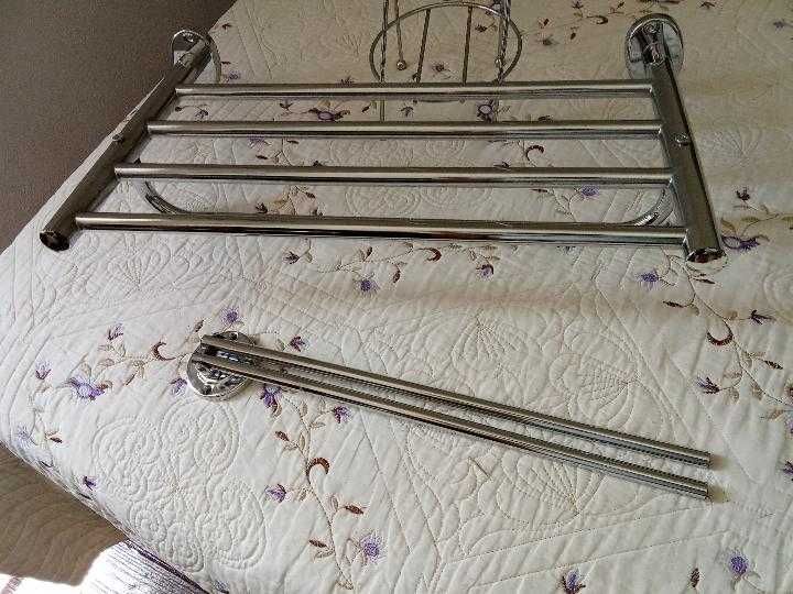 Conjunto de artigos de casa de banho em muito bom estado