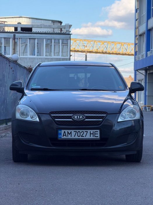 Автомобіль Kia CEED