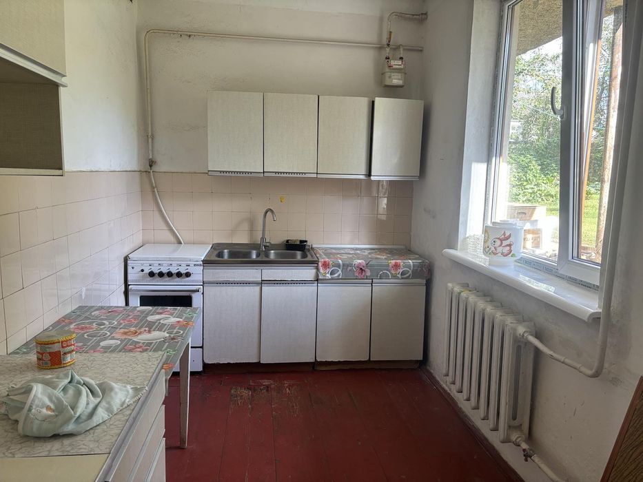 Здається пів будинка в Крихівцях