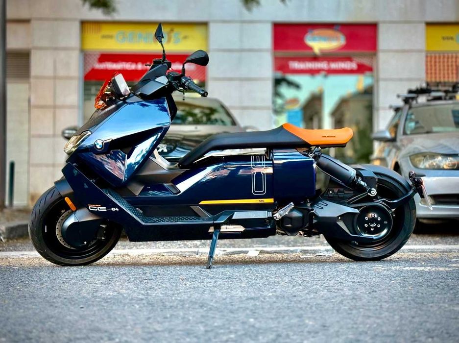 Scooter electrica BMW CE 04 — Apenas 540km