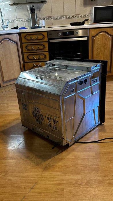 Духова шафа Whirlpool AKZ 2431 вбудована, робоча
