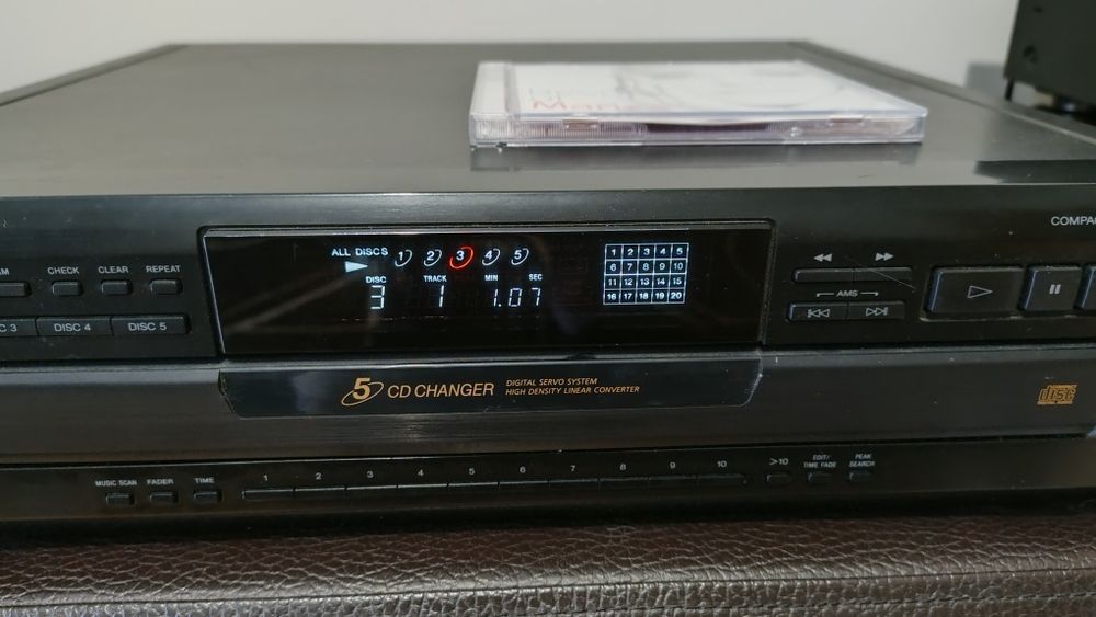 Leitor Sony CDP-CE405