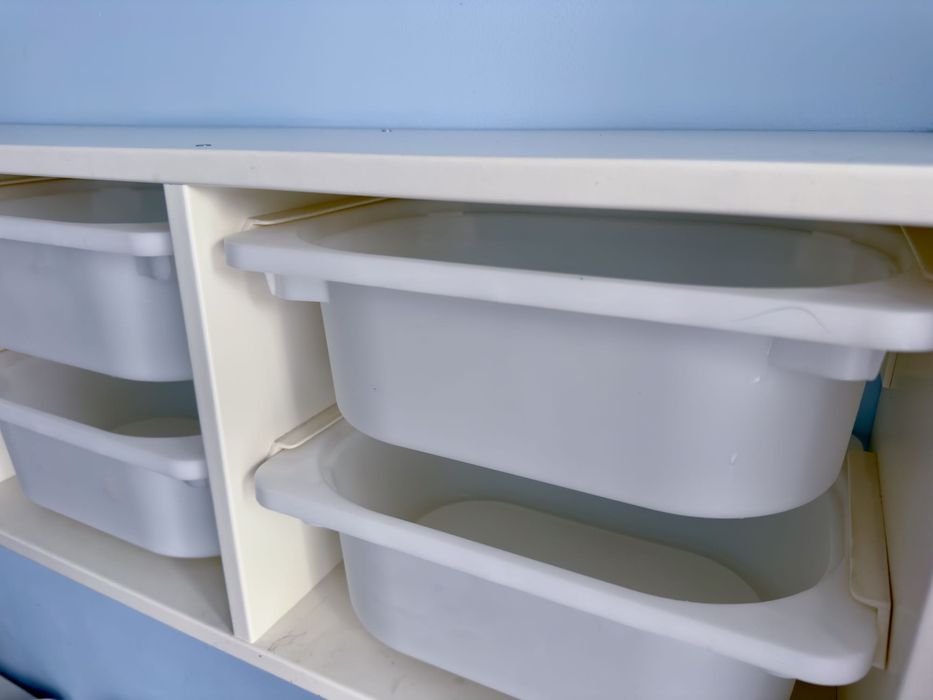 TROFAST Szafka ścienna IKEA z 6 pojemnikami plastikowymi
