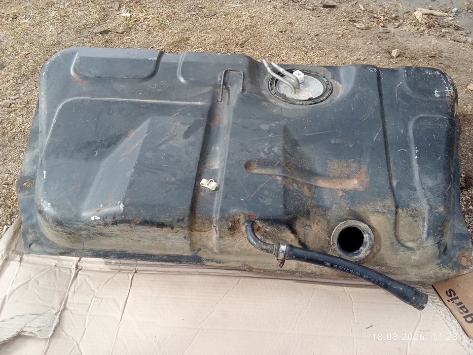 Продам бак з форда