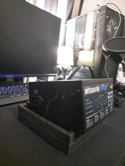 Aerocool Integrator 700W - Fonte de Alimentação - Bronze