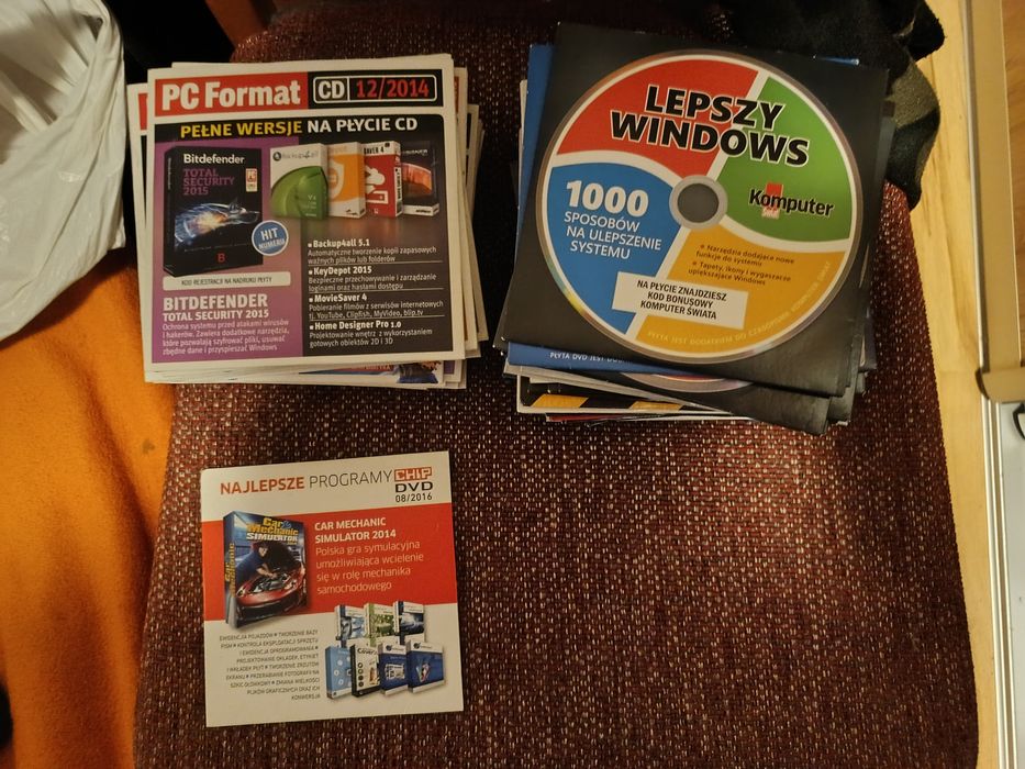 Sprzedam płyty CD/DVD z czasopism PC Format i Komputer Świat