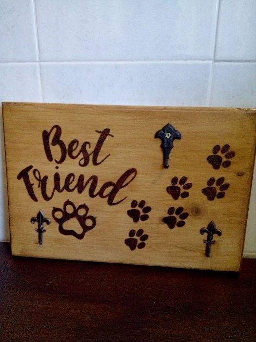 Para pendurar as trelas e as chaves