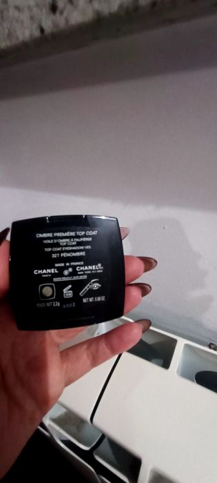 Cień do powiek Chanel welurowe etui drobinki szary