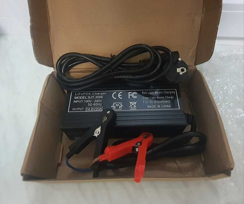 Зарядні пристрої LiFePo4 20А 14.6В  SJT-300E / Liitokala (видають 20А)