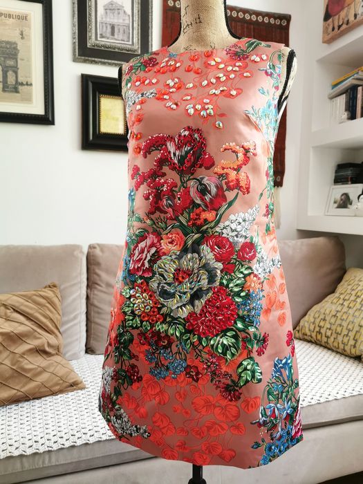 Przepiękna Sukienka wysadzana kamieniami Italy Moda