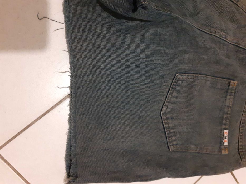 Czarne ogrodniczki jeansowe